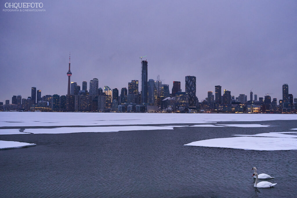 Skyline de Toronto desde el Lago Ontario congelado